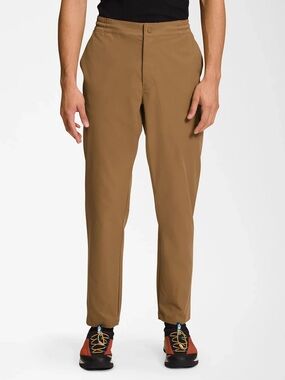 The North Face Men’s Standard Tapered Pants in Utility Brown